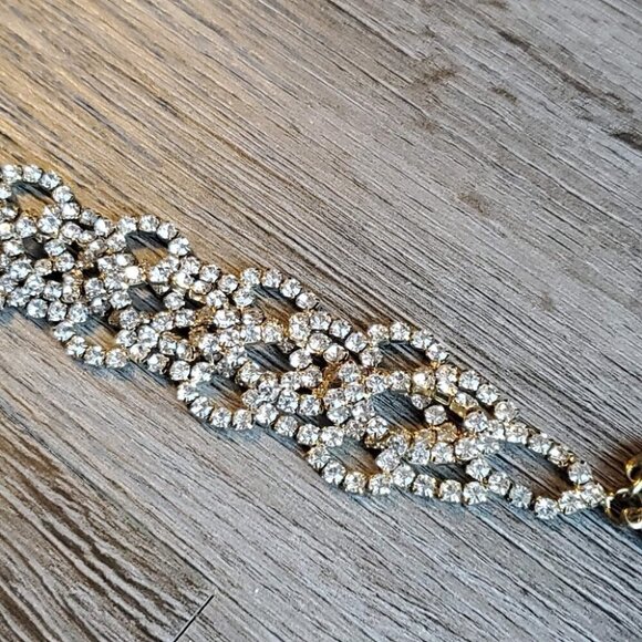 Elegant Bracelet - Picture 3 of 6